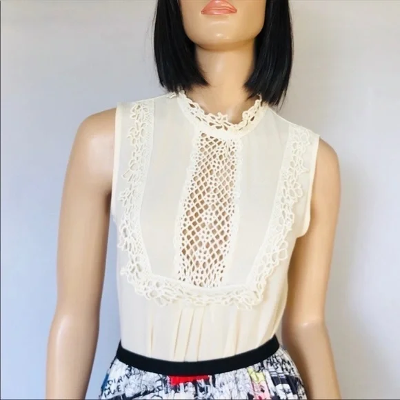 𝅺Sleeveless cream lace top - Picture 4 of 5
